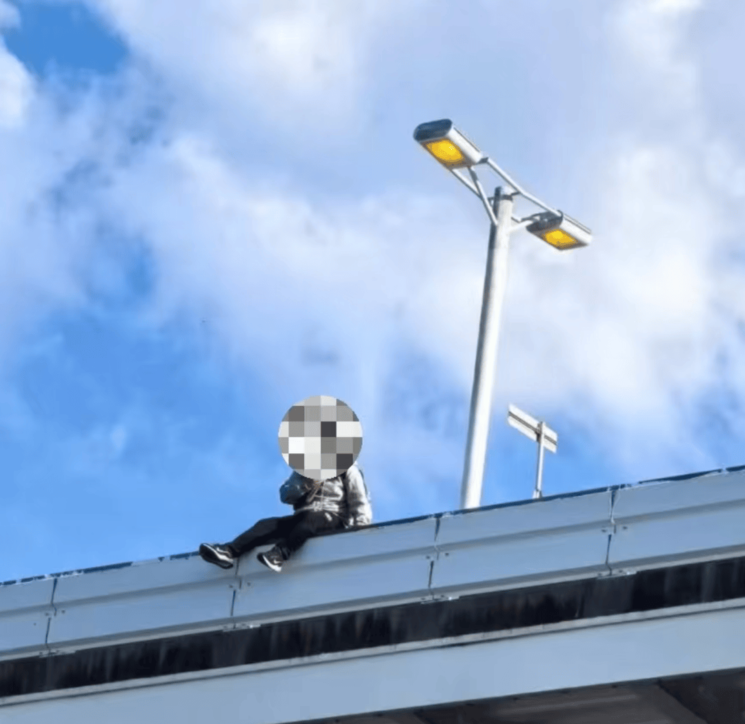 如何申请皇冠信用盘_一名中国男子在日本关西机场坠亡如何申请皇冠信用盘，警方：其与母亲一同赴日旅游，具体情况正在调查